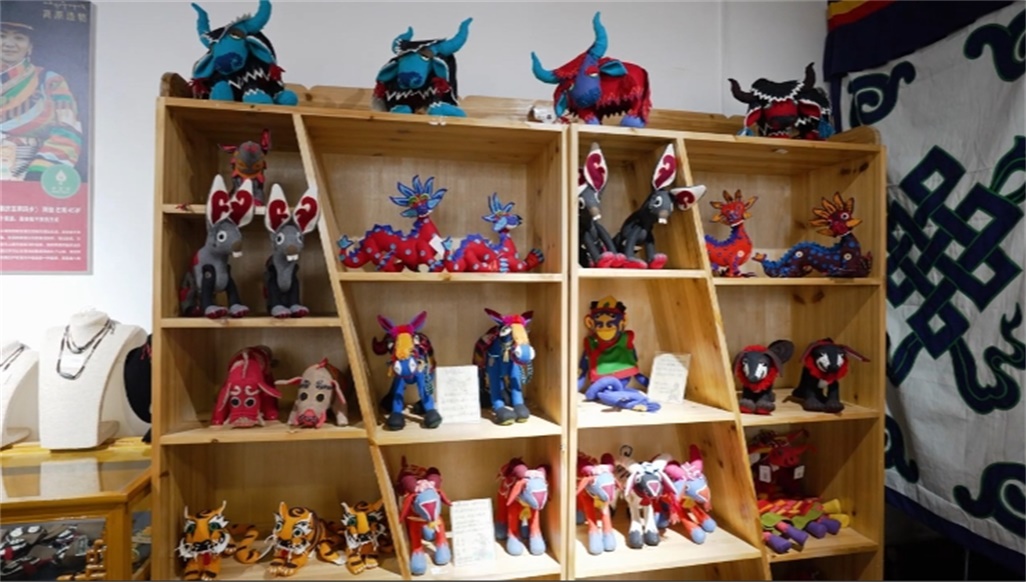 青藏高原上的阿佳“梦工厂” 指尖传承织就共同富裕新图景